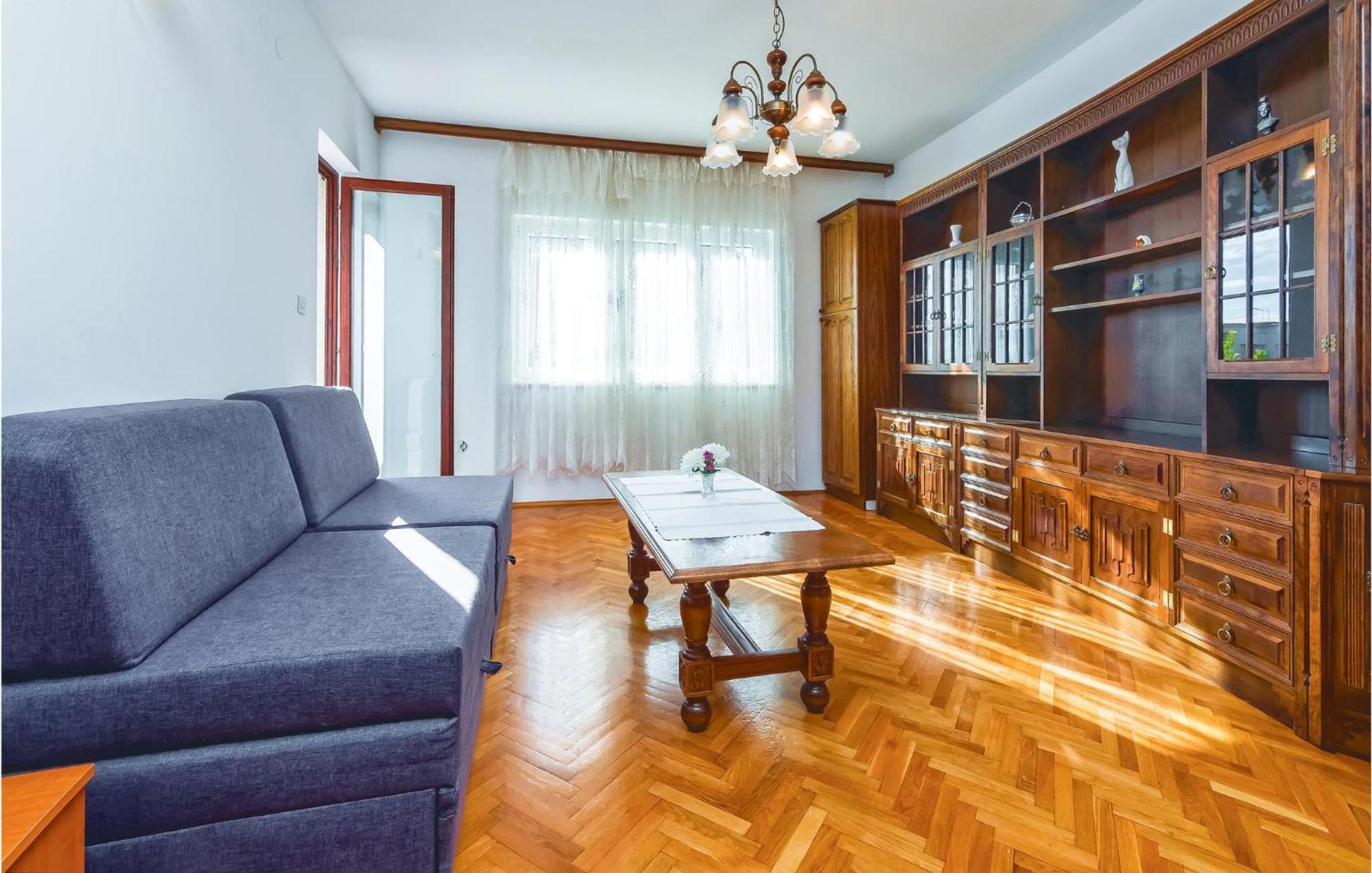 Lovely Apartment In Podstrana With Kitchen Kültér fotó