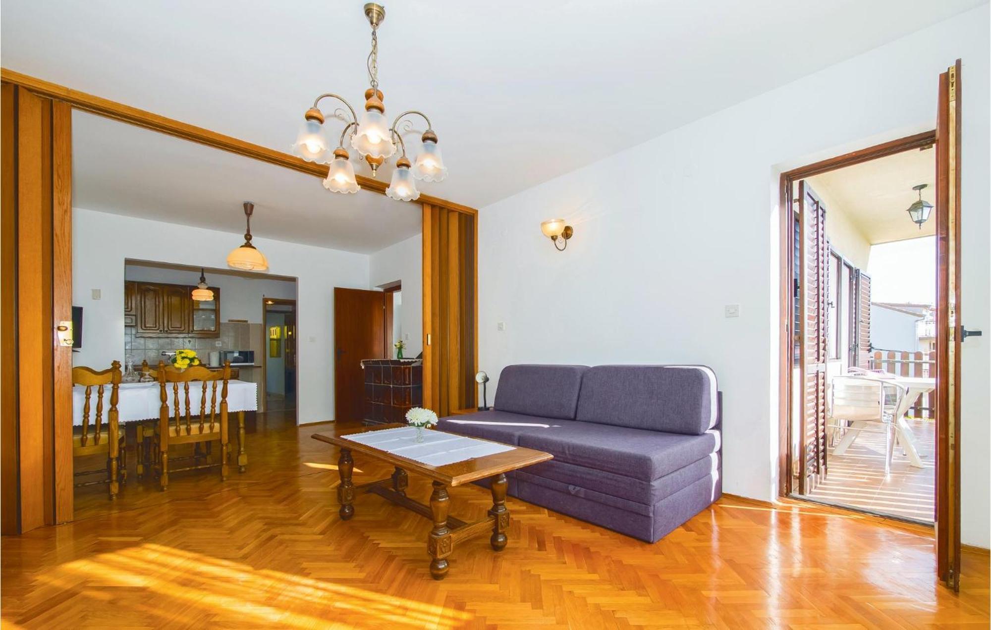 Lovely Apartment In Podstrana With Kitchen Kültér fotó