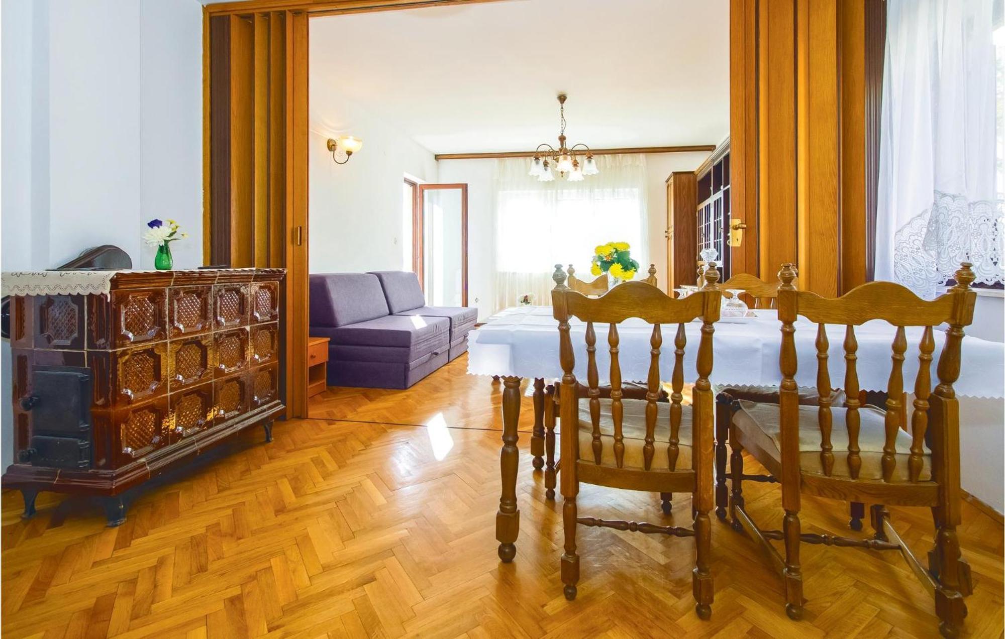 Lovely Apartment In Podstrana With Kitchen Kültér fotó