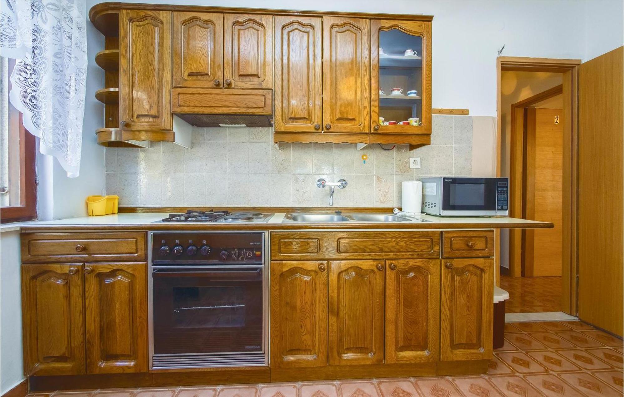 Lovely Apartment In Podstrana With Kitchen Kültér fotó